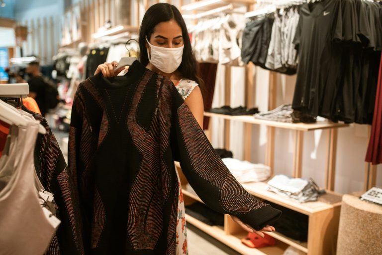 Navigating the World of Online Shopping for Clothing That Fits