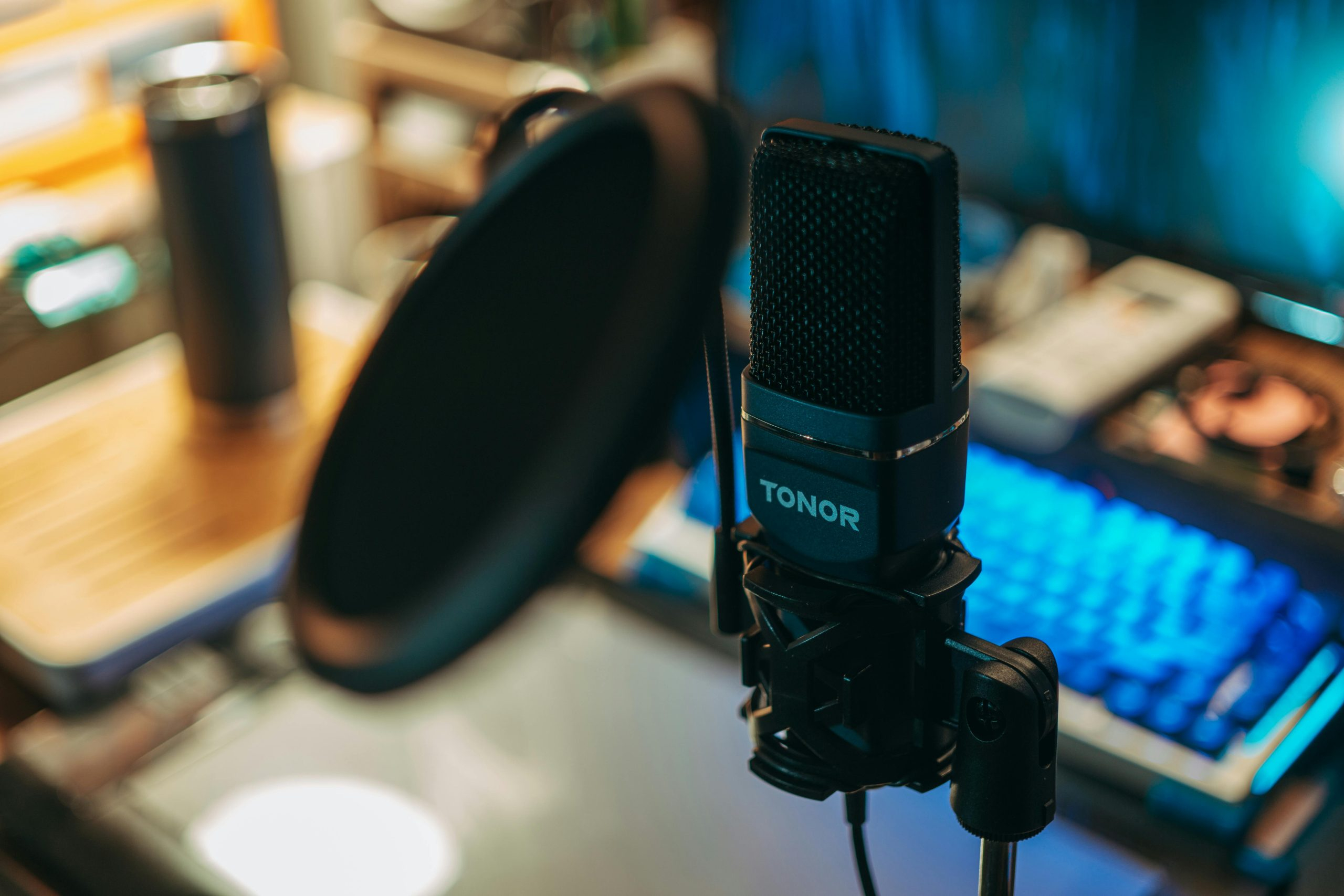 How to Choose the Perfect Microphone for Home Recording Quality